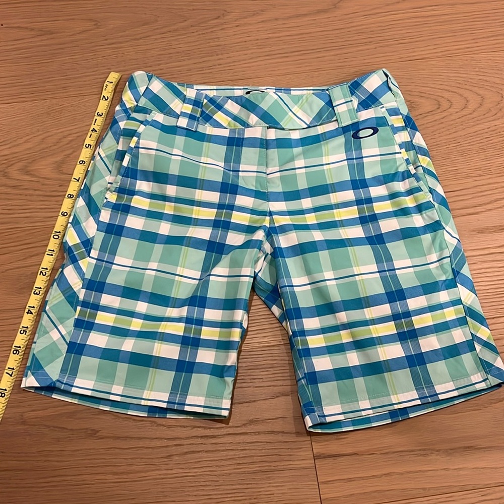Oakley women’s golf short